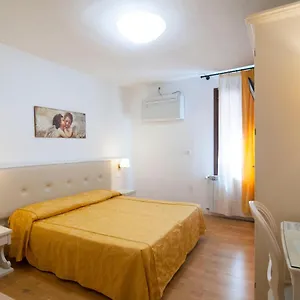 Otel Ai Tolentini, Venedik